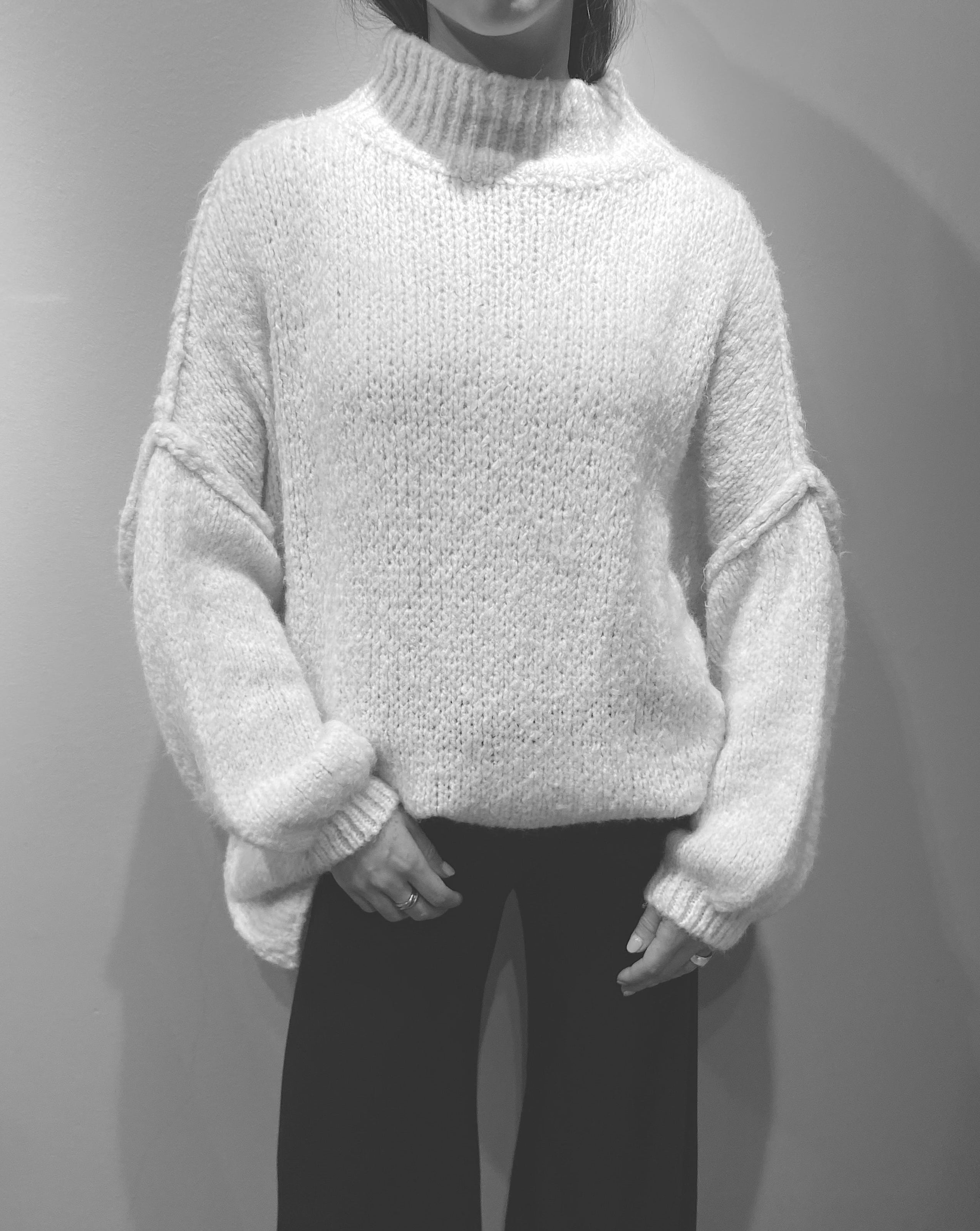 Airy knit high neck